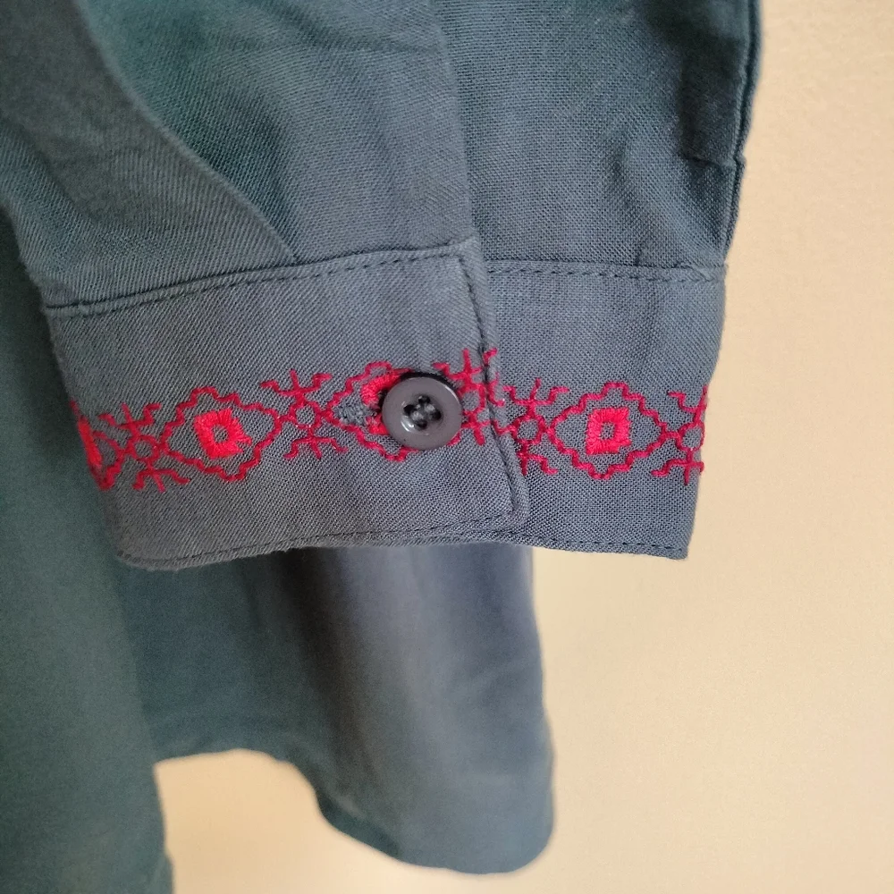Andree by Unit embroidered Floral button up Shirt blouse M Boho Western Office